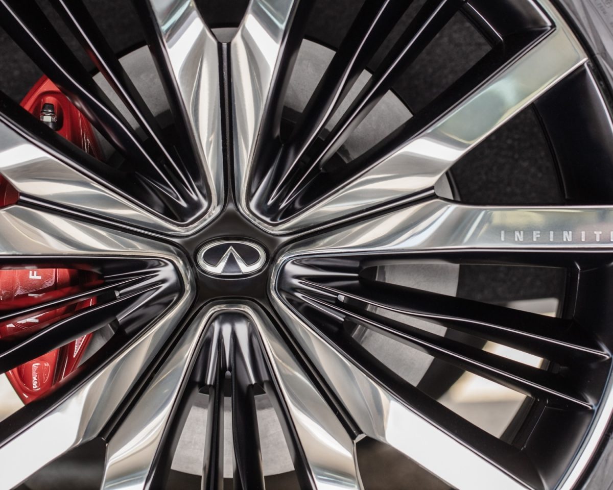 Luxurious rims on the INFINITI QX60 MONOGRAPH