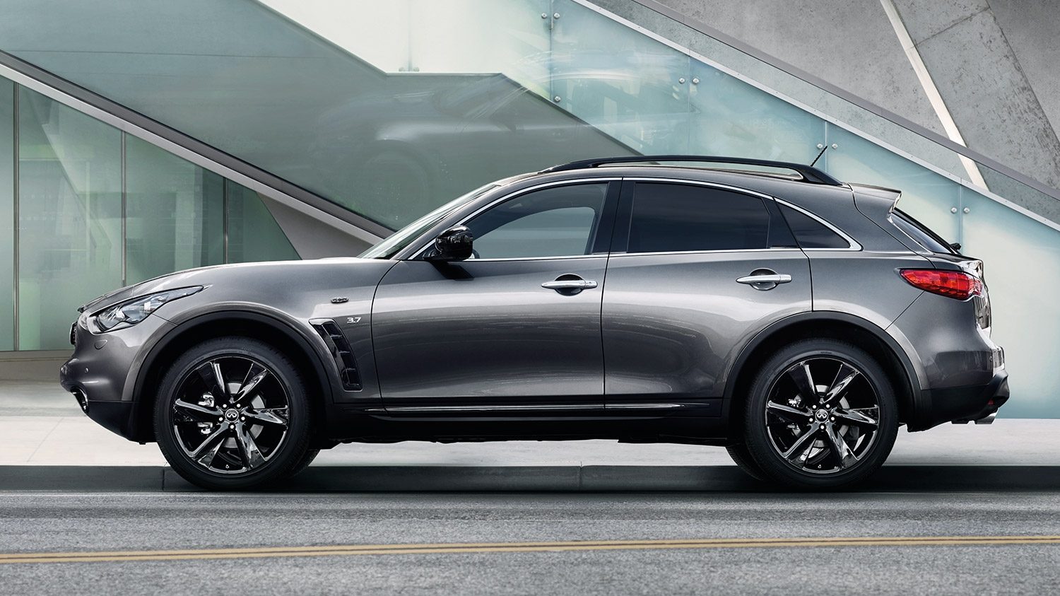 qx70 绝影版 正侧面